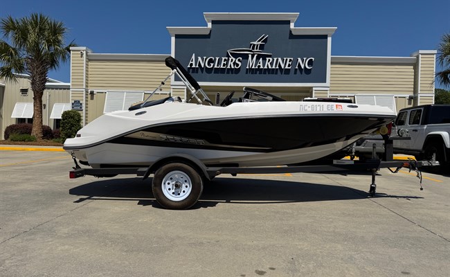 2017 Scarab 165